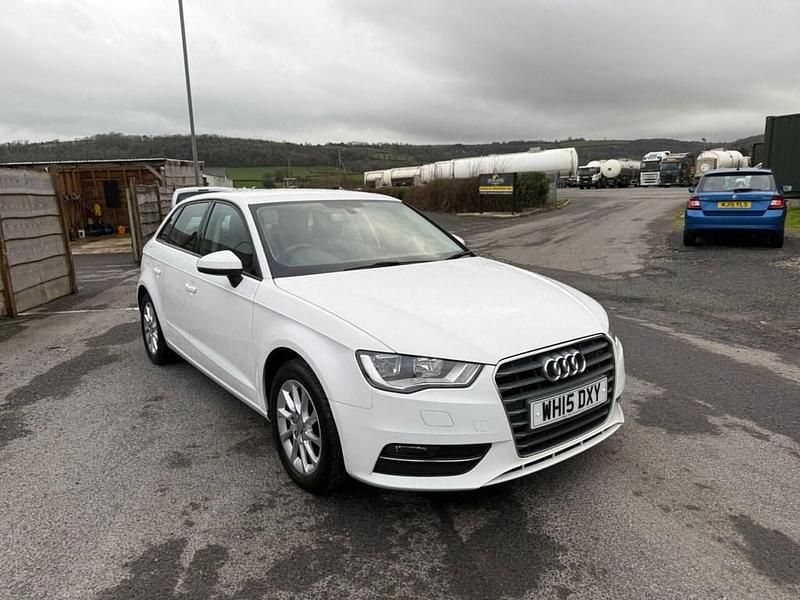 Used Audi A3 Sportback Design 125 HP (91 kW) 2015 White Hatchback