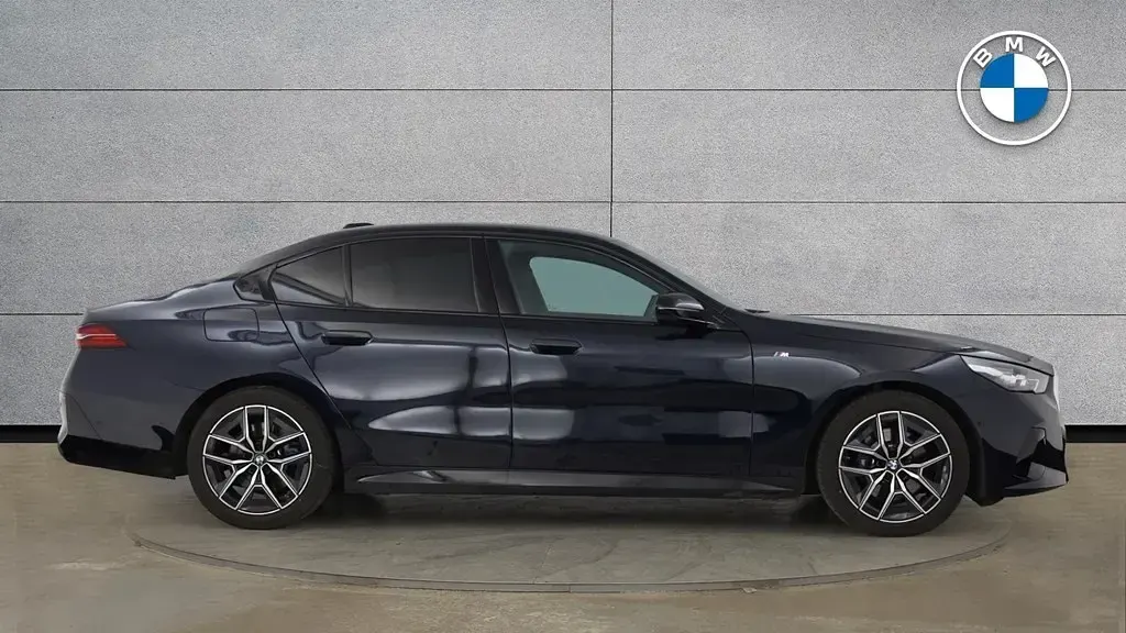 Gebraucht BMW 520 Comfort Edition 205 PS (150 kW) 2025 Schwarz Limousine