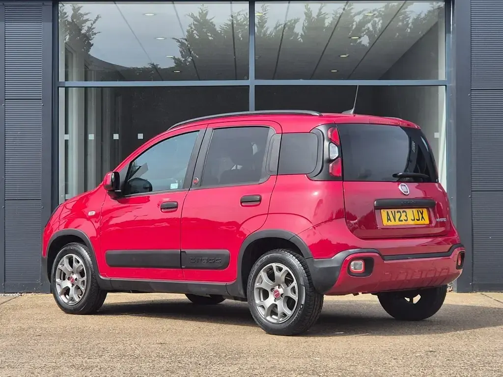 Używany Fiat Panda Red 70 KM (51 kW) 2023 Czerwony Hatchback