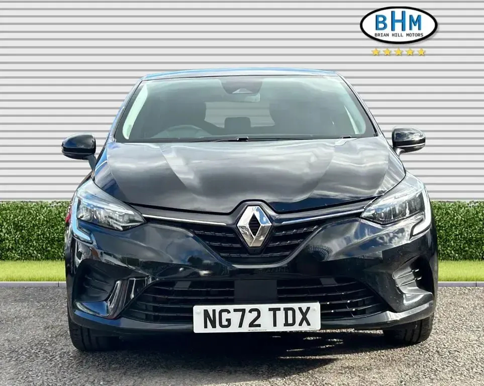 Used Renault Clio V Evolution 145 HP (106 kW) 2023 Diamond black . Hatchback