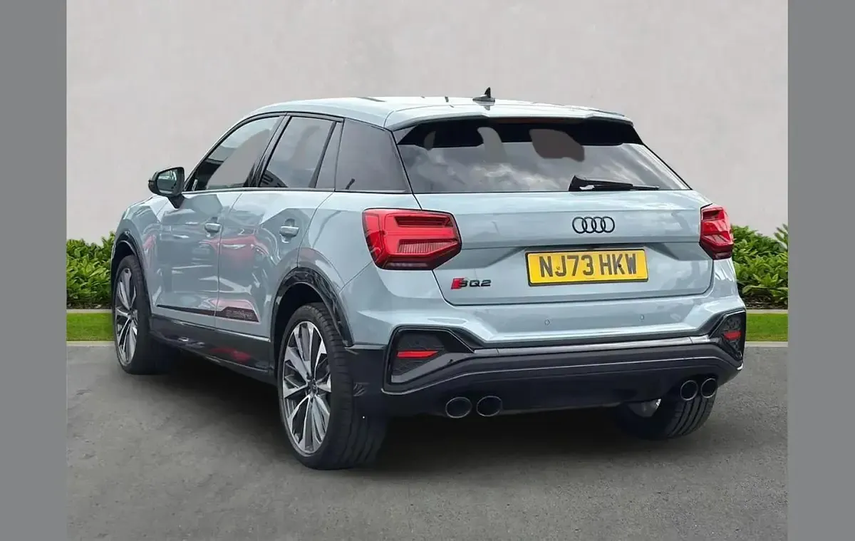 Usado Audi SQ2 Black Edition 300 CV (220 kW) 2023 Gris SUV