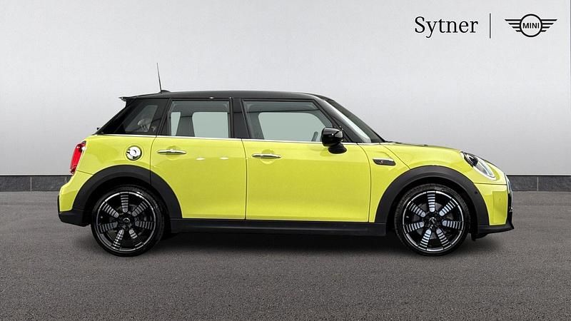 Used Mini Cooper S Exclusive 176 HP (129 kW) 2022 Yellow Hatchback