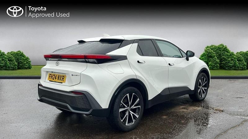 Used Toyota C-HR Design 223 HP (164 kW) 2024 White SUV