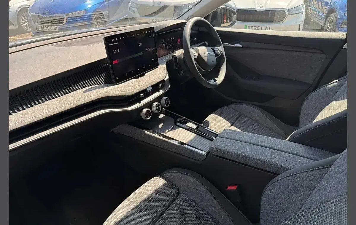 New Skoda Superb SE Technology 200 HP (147 kW) 2026 Black Estate