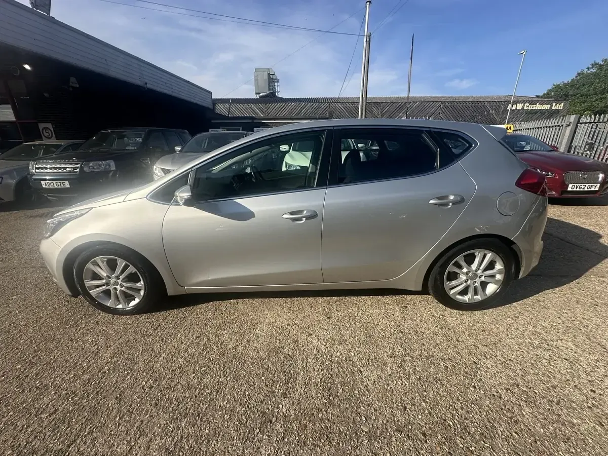 Used Kia Ceed 126 HP (92 kW) 2012 Silver Hatchback