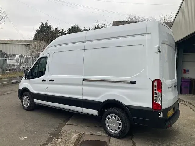 Usado Ford Transit 130 HP (95 kW) 2022 Branco Van
