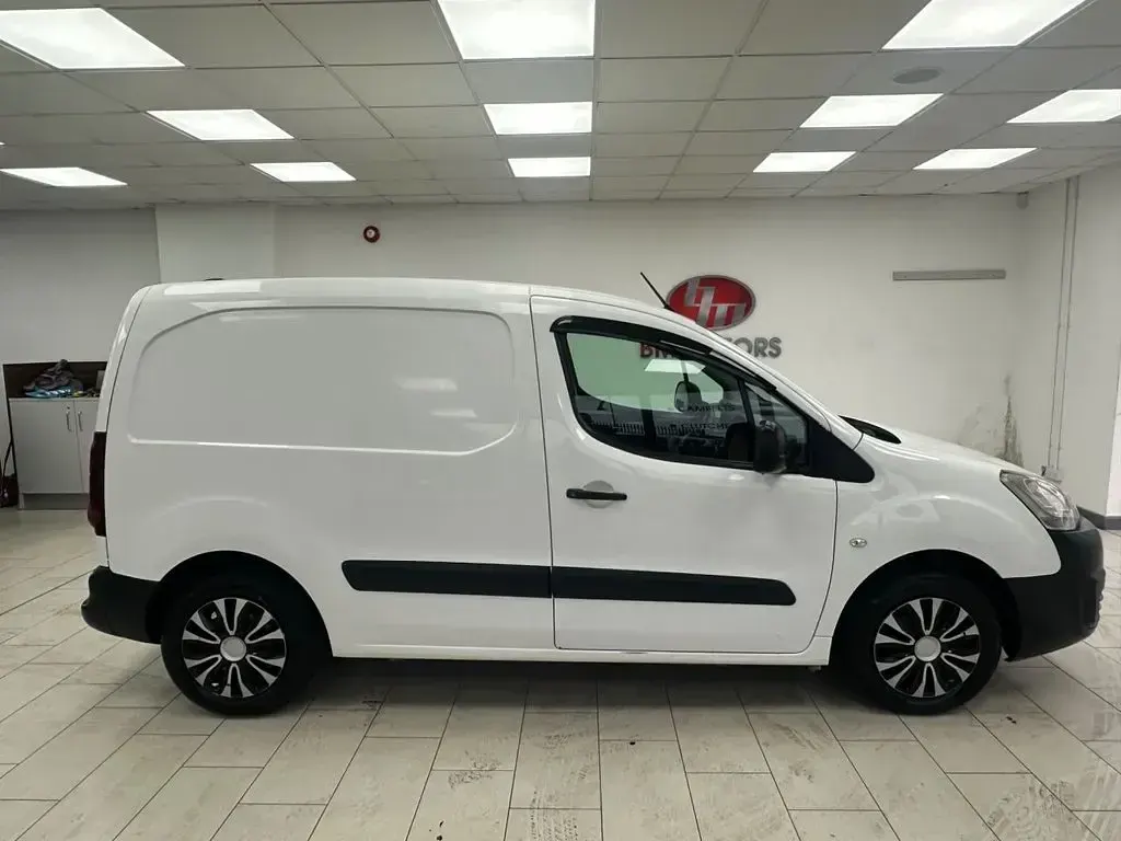 Used Citroën Berlingo 75 HP (55 kW) 2018 White MPV