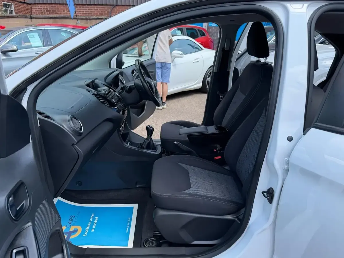 Used Ford Ka Plus Zetec 85 HP (62 kW) 2017 White Hatchback