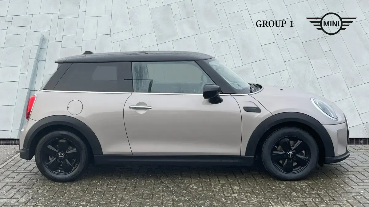 Begagnad Mini Cooper Classic 136 HK (100 kW) 2023 Grå Halvkombi