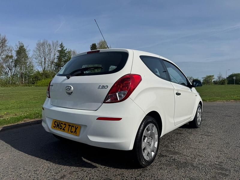 Used Hyundai i20 Classic 2012 White Hatchback