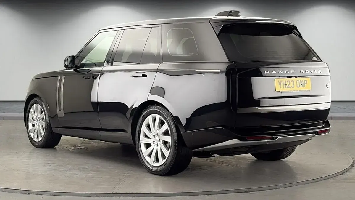 Used Land Rover Range Rover SE 350 HP (257 kW) 2023 Santorini black SUV