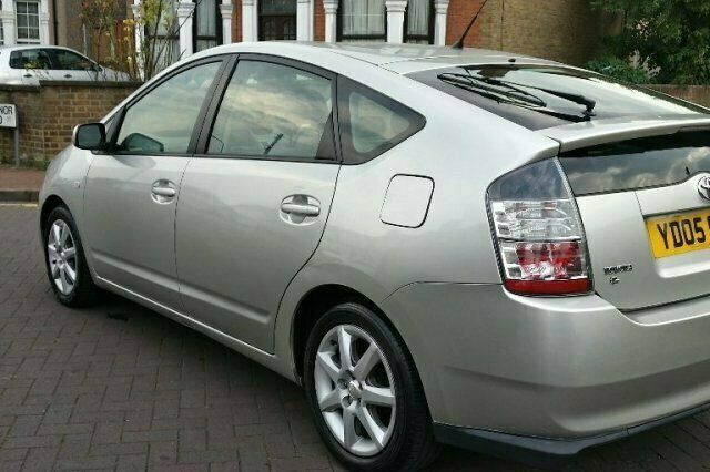 Used Toyota Prius 76 HP (55 kW) 2005 Hatchback