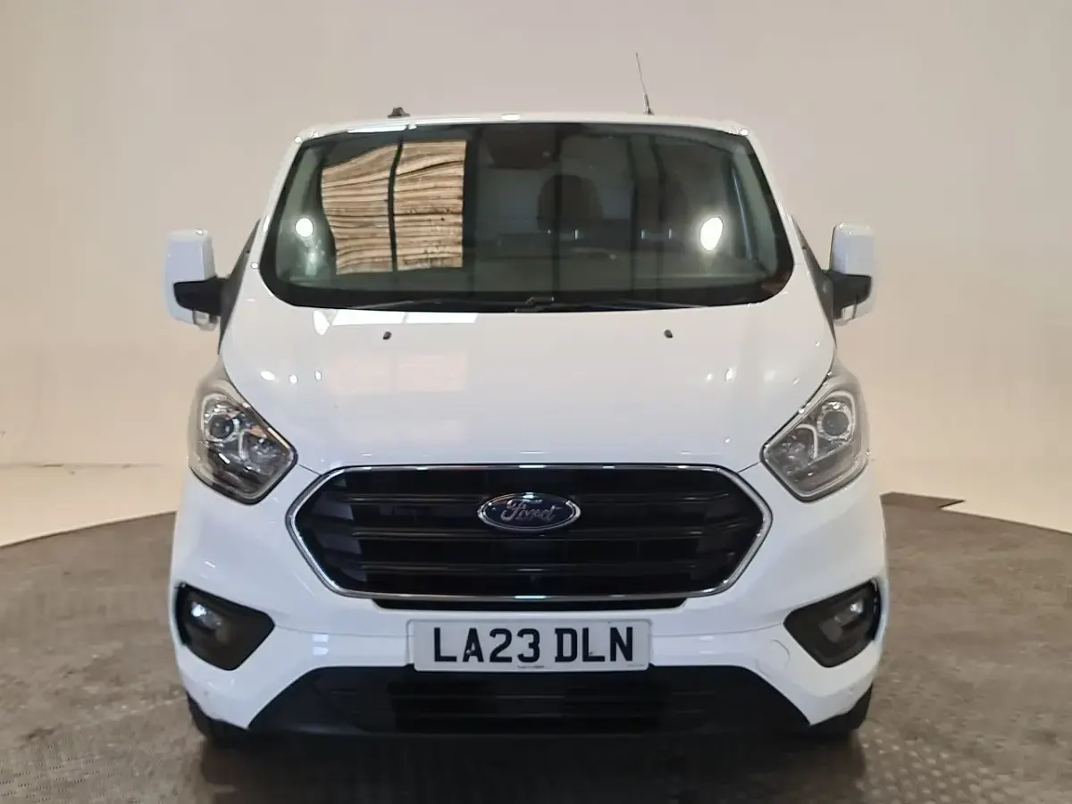 Used Ford Transit Custom Limited 130 HP (95 kW) 2023 White Van
