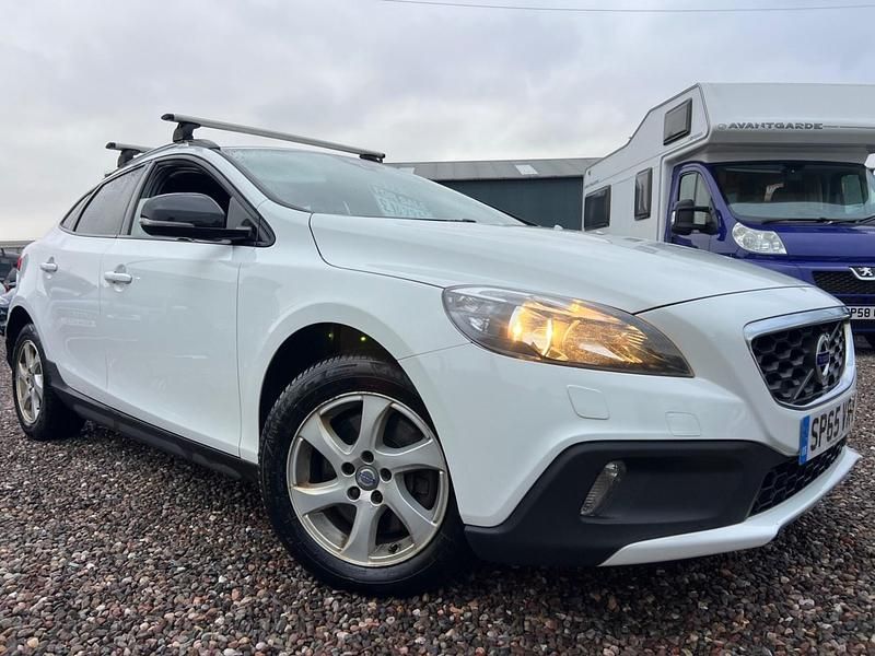 Used Volvo V40 SE 2015 White Hatchback