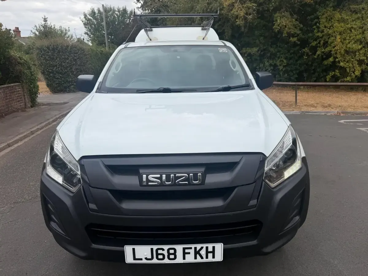 Used Isuzu D-Max 162 HP (119 kW) 2018 White Pickup