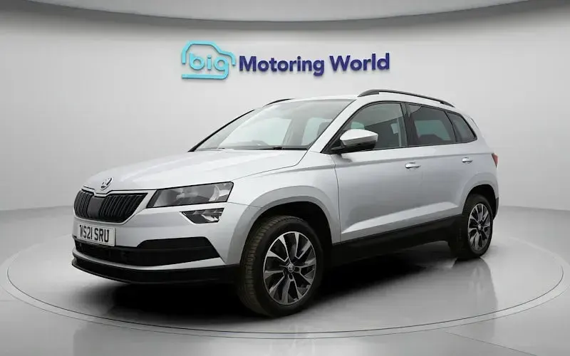 Usado Skoda Karoq SE Drive 150 CV (110 kW) 2021 Plateado SUV