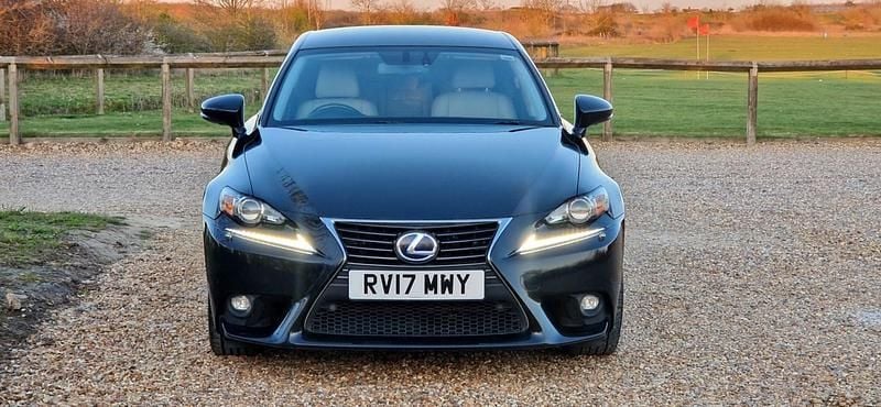 Used Lexus IS300h Luxury Line 223 HP (164 kW) 2017 Black Sedan
