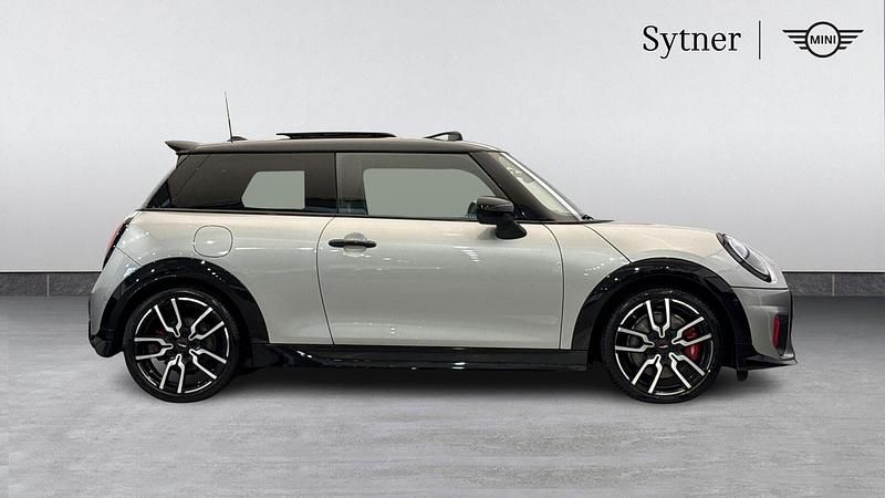 Usado Mini John Cooper Works Hatch 228 CV (167 kW) 2025 Plateado Utilitario