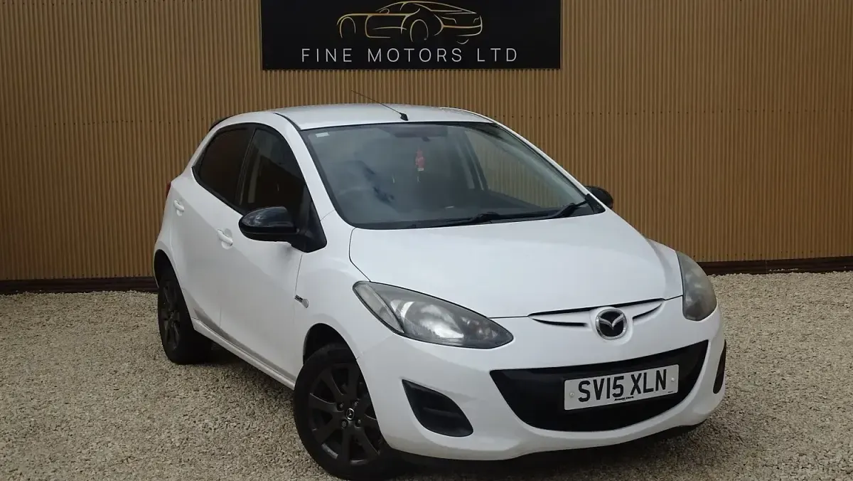 Used Mazda 2 Edition 2015 White Hatchback