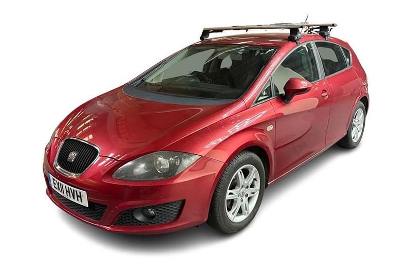 Used Seat Leon Ecomotive 105 HP (77 kW) 2011 Red Hatchback