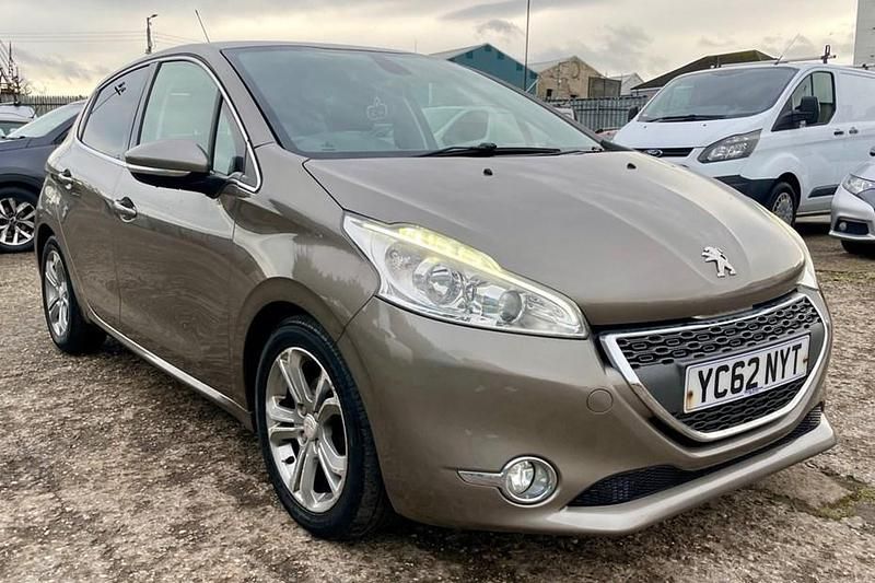 Used Peugeot 208 Allure 82 HP (60 kW) 2012 Grey Hatchback