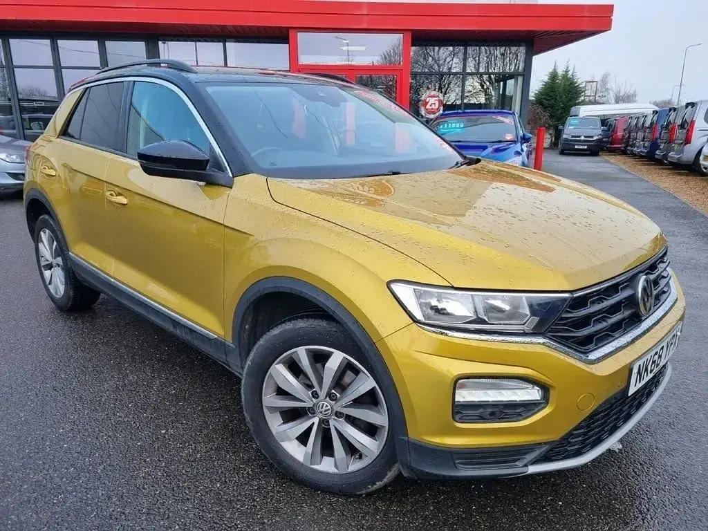 Usado VW T-Roc Design 115 HP (84 kW) 2018 Amarelo SUV