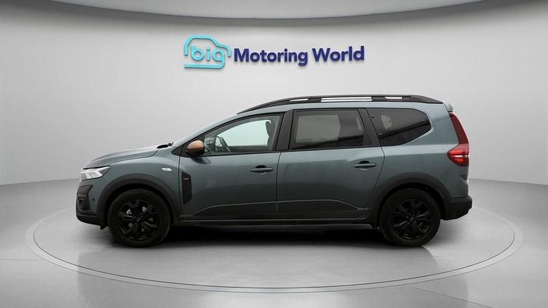 Used Dacia Jogger Extreme 141 HP (103 kW) 2024 Green MPV
