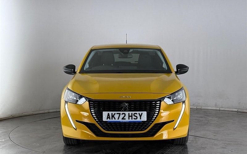 Used Peugeot 208 Allure+ 102 HP (75 kW) 2023 Yellow Hatchback
