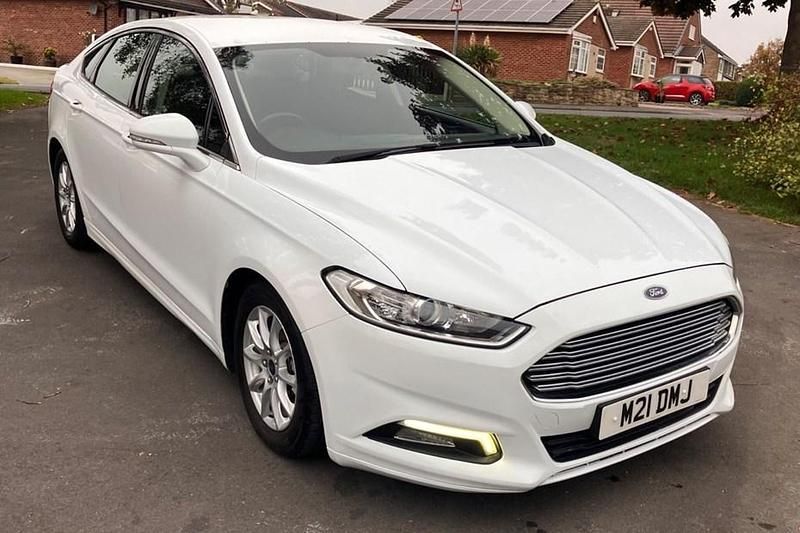 White Used 2016 Ford Mondeo Zetec Hatchback | £5,000 (Fair price) - Image 1/1