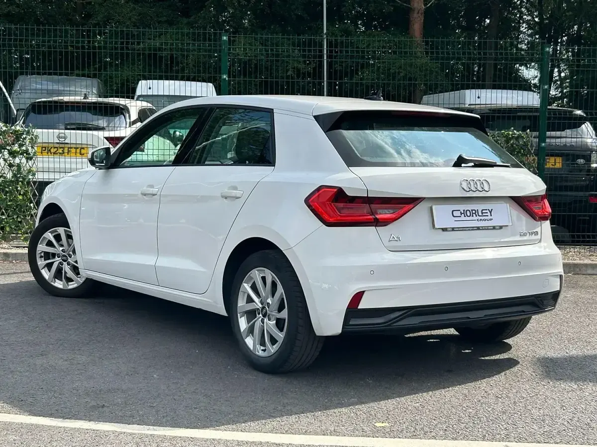 Used Audi A1 Sportback Sport 95 HP (69 kW) 2022 White Hatchback