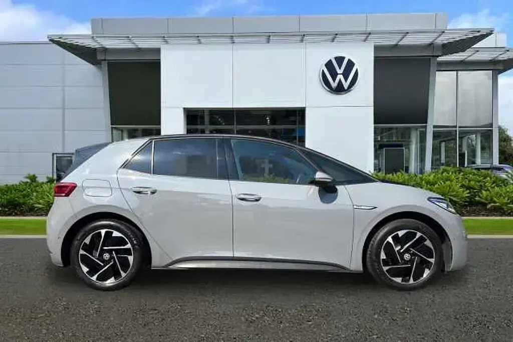 Begagnad VW ID.3 Pro Performance 150 kW (204 HK) 2023 Grå Halvkombi