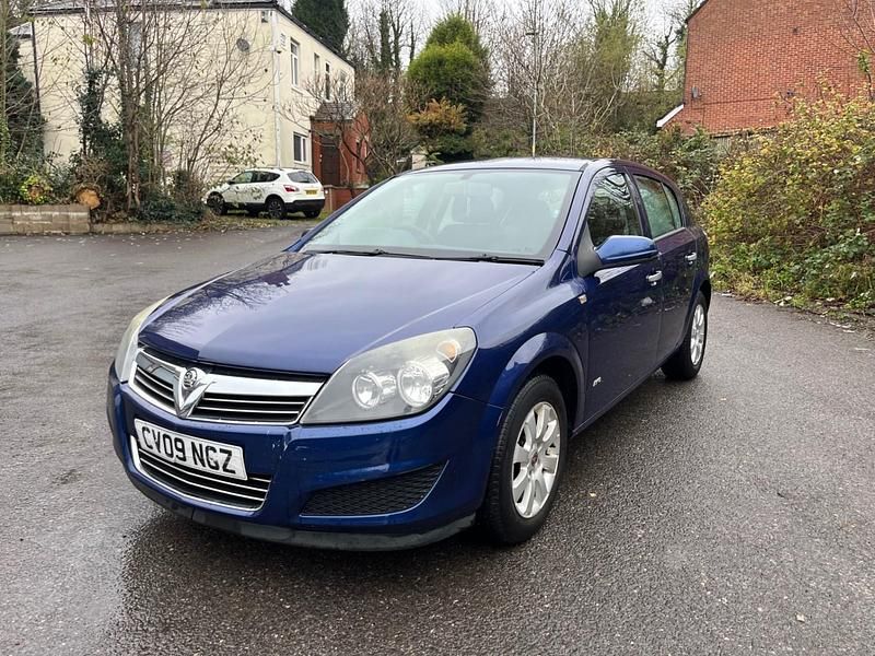 Blue Used 2009 Vauxhall Astra Hatchback | £990 (Super price) - Image 1/4