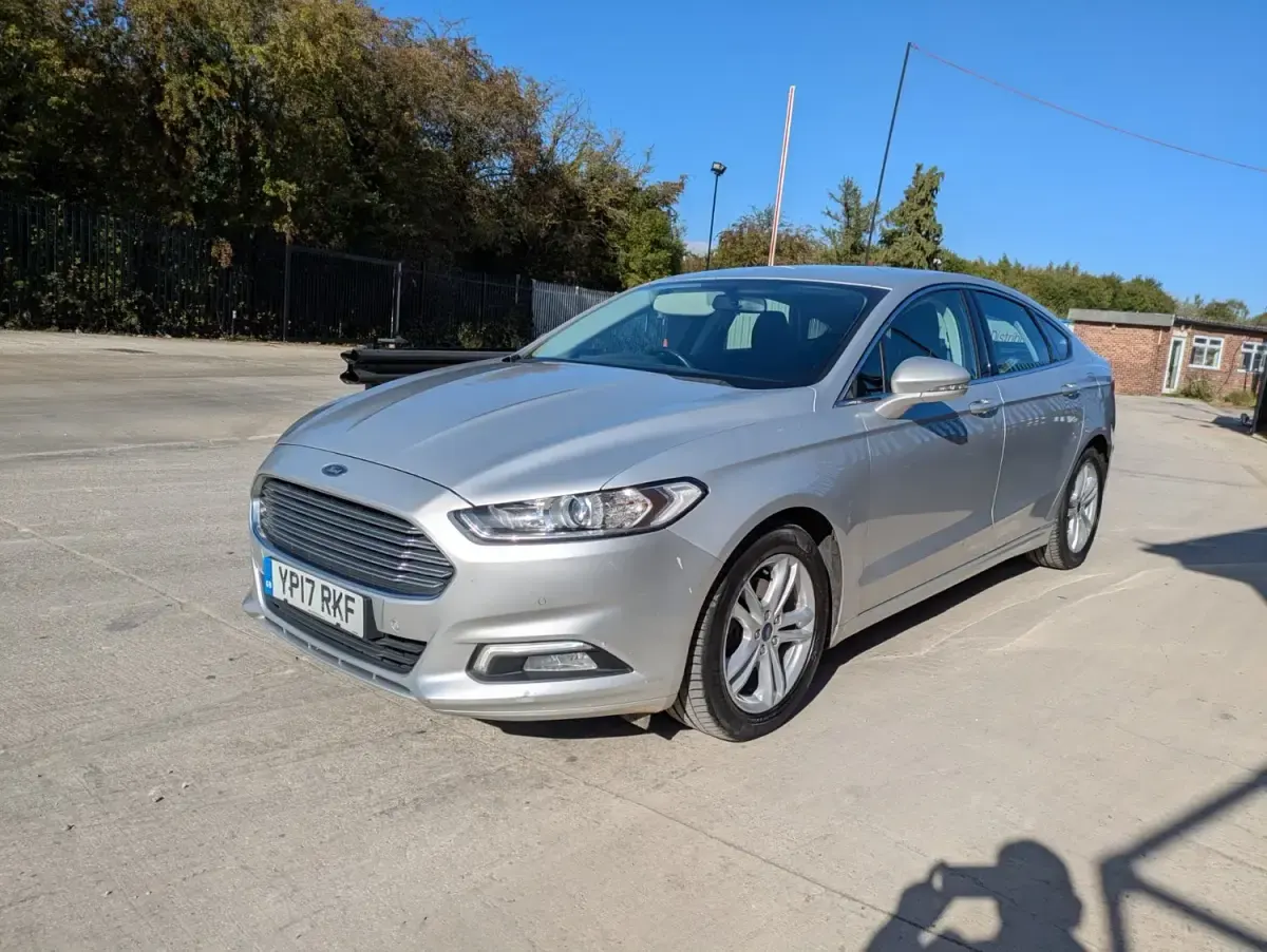 Begagnad Ford Mondeo Zetec 150 HK (110 kW) 2017 Silver Halvkombi