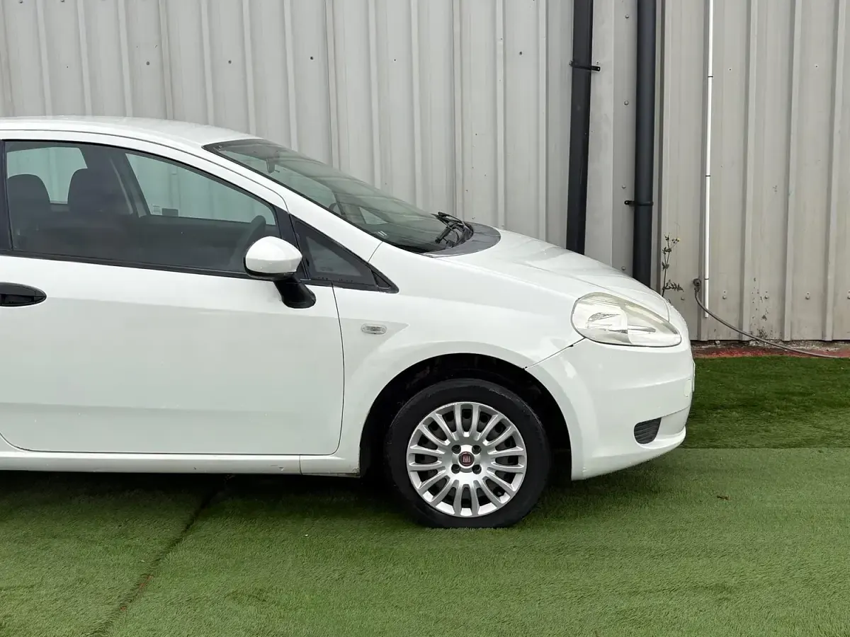 Używany Fiat Grande Punto Active 77 KM (56 kW) 2009 Biały Hatchback
