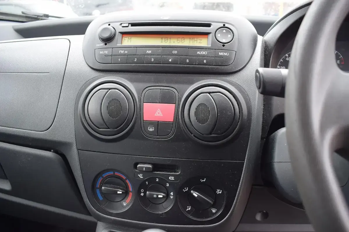 Used Peugeot TePee Outdoor 70 HP (51 kW) 2010 Red MPV