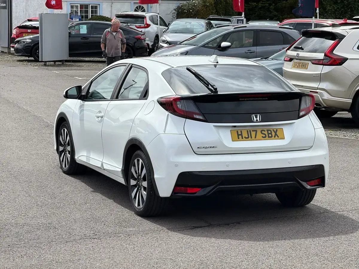 Used Honda Civic SE Plus 142 HP (104 kW) 2017 White Hatchback