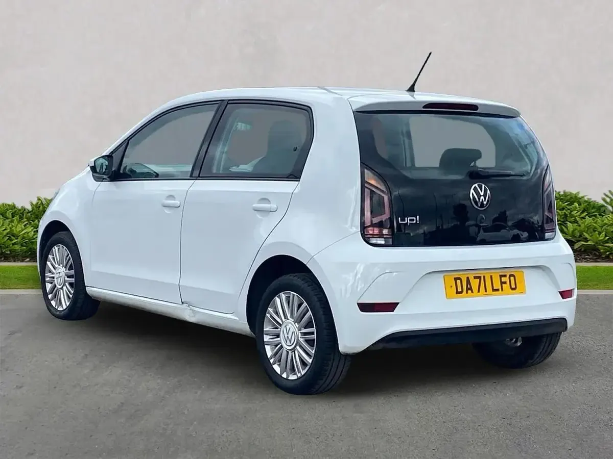 Used VW up! 65 HP (47 kW) 2021 White Hatchback