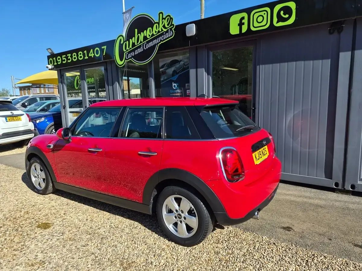Used Mini Cooper Classic 136 HP (100 kW) 2019 Red Hatchback