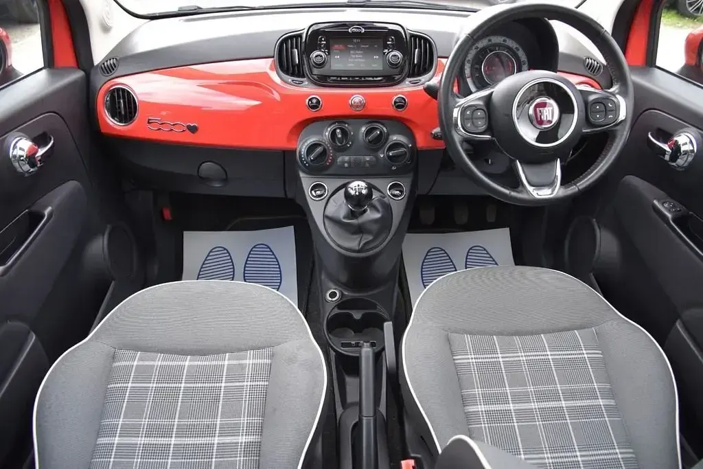 Usado Fiat 500 Lounge 69 HP (50 kW) 2018 Vermelho Citadino