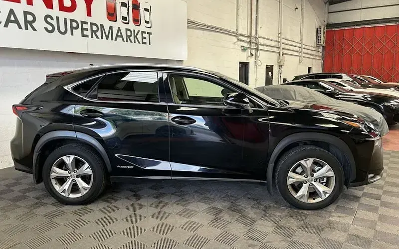 Used Lexus NX300h Luxury Line 197 HP (144 kW) 2016 Black SUV