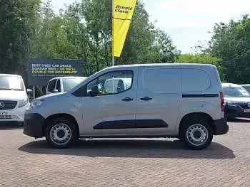 Second-hand Citroën Berlingo 100 CP (73 kW) 2023 Gri Monovolum