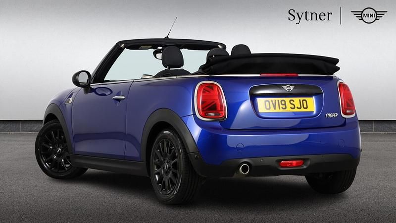 Used Mini Cooper Classic 134 HP (98 kW) 2019 Blue Hatchback