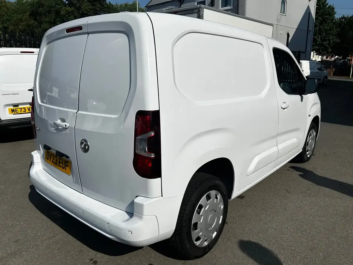 Used Vauxhall Combo 100 HP (73 kW) 2023 White MPV