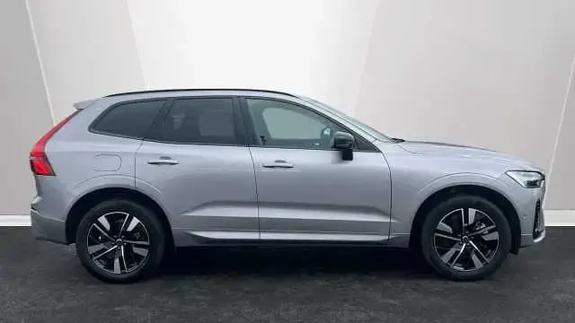 Usado Volvo XC60 Plus 345 CV (253 kW) 2025 Plateado SUV