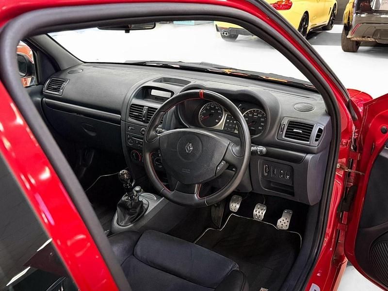 Używany Renault Clio II Trophy 2005 Czerwony Hatchback