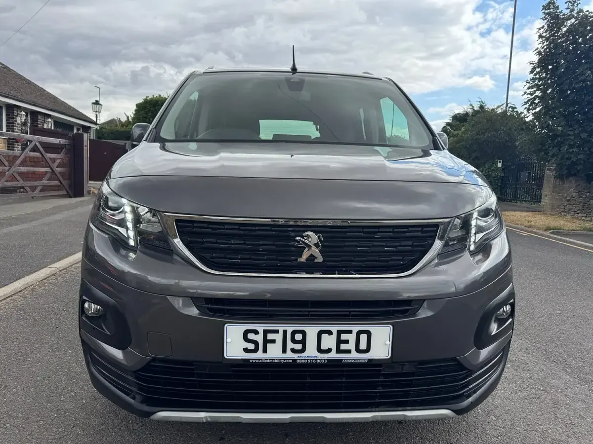 Used Peugeot Rifter Allure 100 HP (73 kW) 2019 Grey MPV