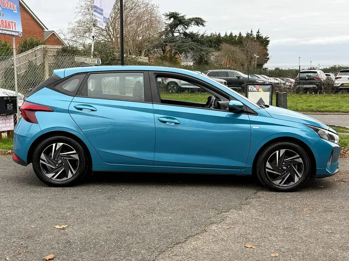 Used Hyundai i20 SE 100 HP (73 kW) 2022 Turquoise Hatchback