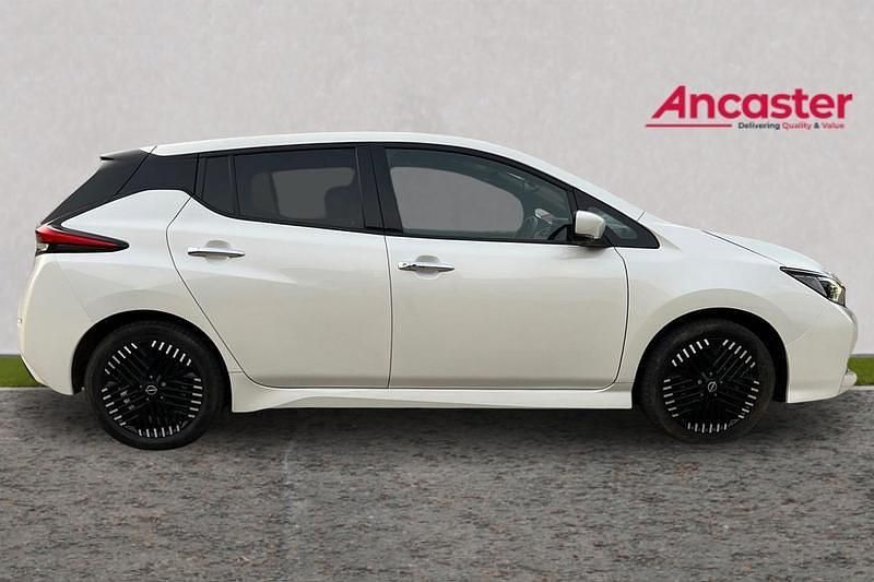 Used Nissan Leaf N-Connecta 110 kW (150 HP) 2022 White Hatchback