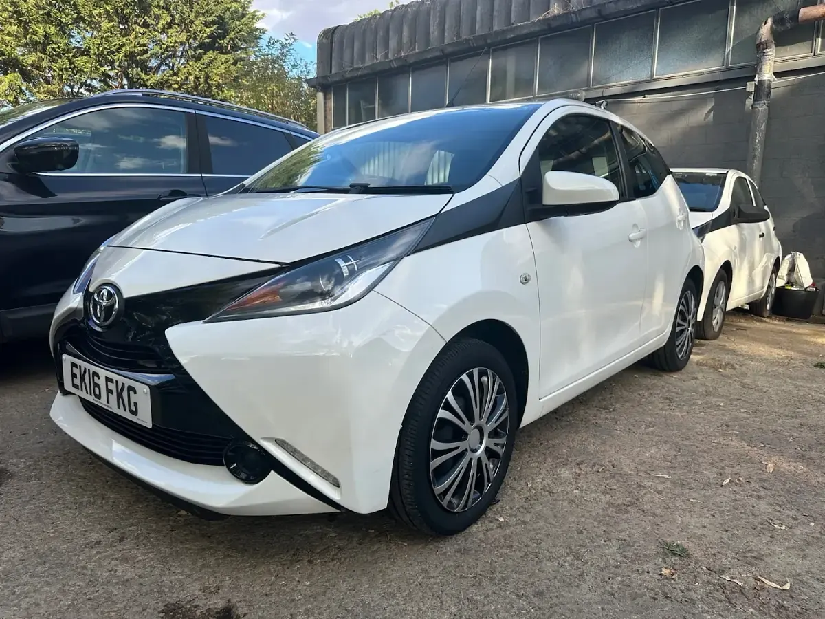 Used Toyota Aygo X-play 69 HP (50 kW) 2016 White Hatchback