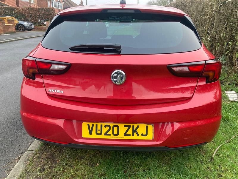Used Vauxhall Astra Business Edition 105 HP (77 kW) 2020 Red Hatchback